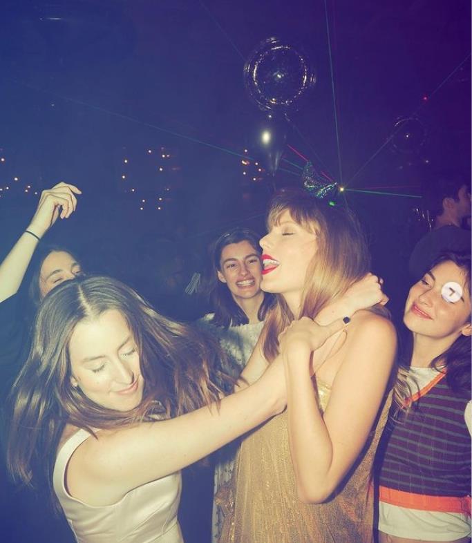 泰勒·斯威夫特|泰勒·斯威夫特歌迷派对成为新冠超级传播源 已有近百人感染