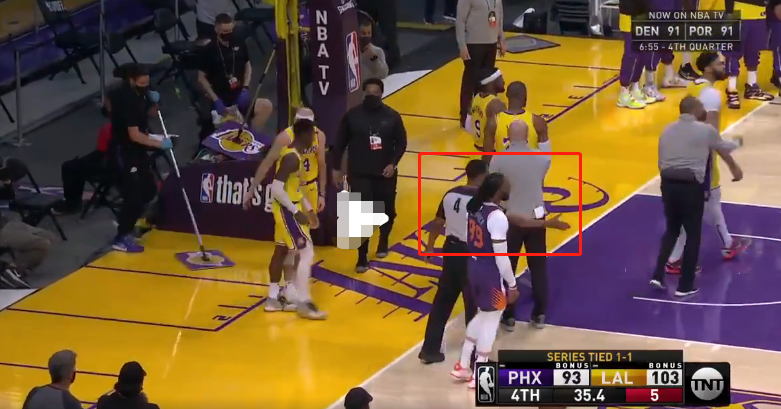 施罗德|2-1，施罗德被暴力推翻，场面混乱+浓眉被拉住！名嘴苏群：系列赛结束了