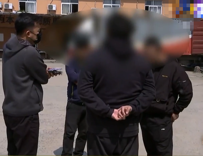 视野新闻周刊 杭州男子因要求快递员送货上门,遭其殴打辱骂,并叫嚣:祝你全家死光