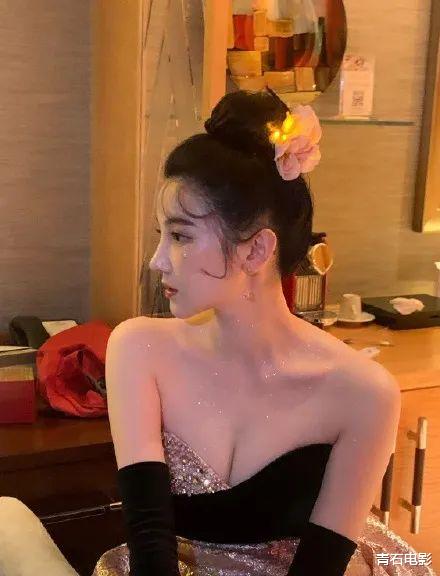 穿衣搭配|红毯看点多！李纯惊艳全场，陈数大秀美背，李若彤不像55岁的人