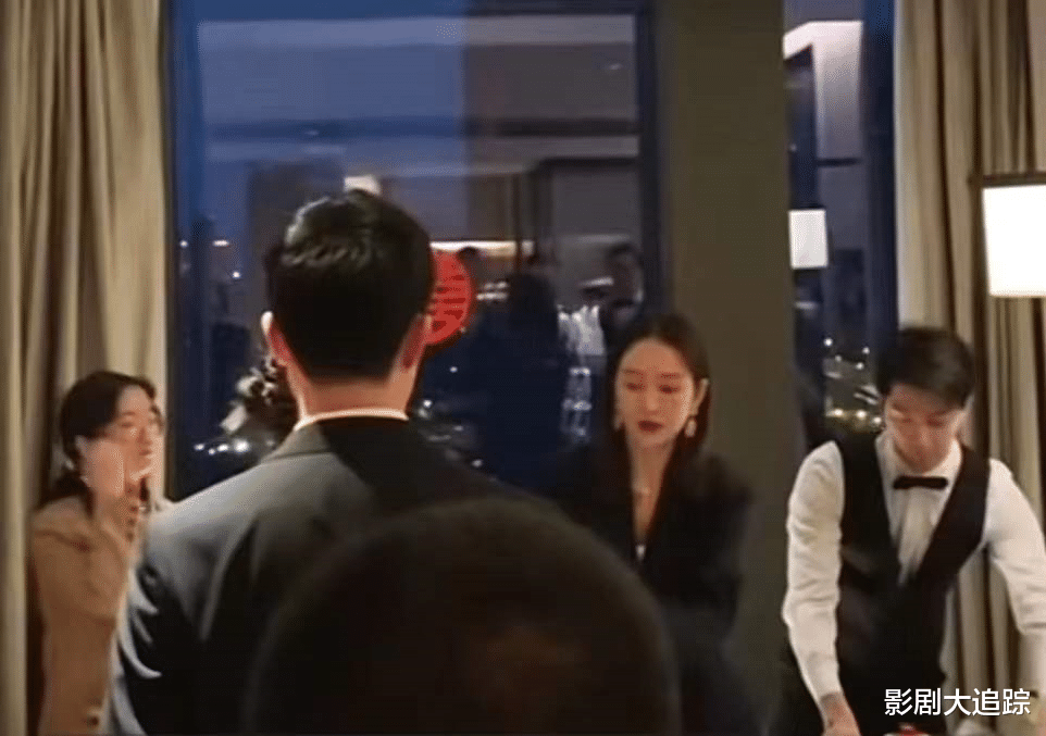 王鸥|王鸥同母异父妹妹婚礼曝光，她低调现身，热情帮忙开心合照无架子