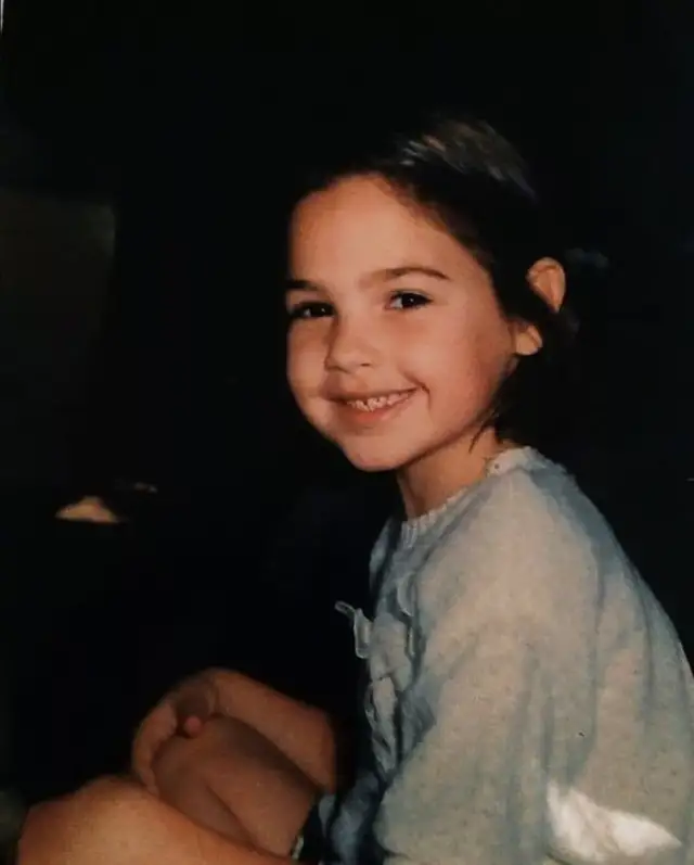 白雪公主|恶毒皇后居然比白雪公主更美？大长腿让人舔屏，36岁吊打一众小花