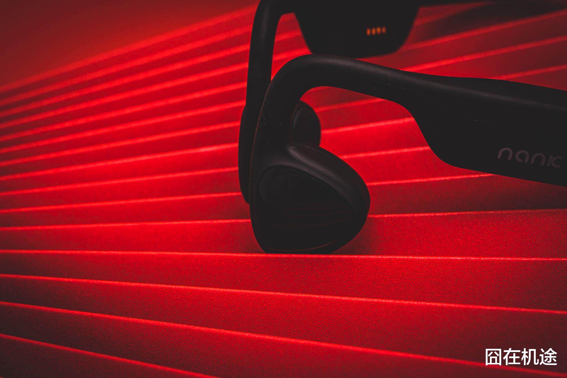 快手視頻|縮小版低音炮、秒變獨立播放器，這款骨傳導耳機頭銜有這么多？