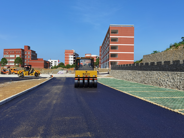 宿松快报 共同关注：这条路开始摊铺沥青啦！