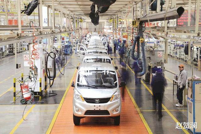 明星|欠下800亿逃往国外，带走一女明星和61个亿，父亲下葬都不回来