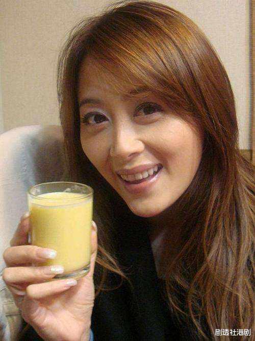 黄圣依|TVB前女星梁靖琪为2岁儿子庆生，明年产二胎，一家三口颜值太高