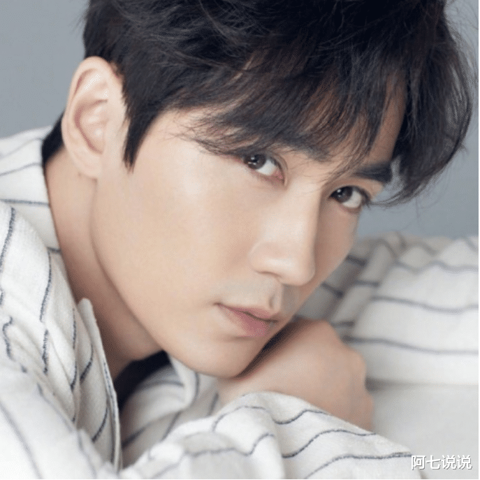 朱一龙|朱一龙：跑龙套10年终成顶流，他比很多演员都活得清醒和通透