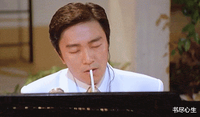 书尽心生|搞笑GIF：这娃娃太厉害了，上一秒还那么精神，下一秒说睡就睡！
