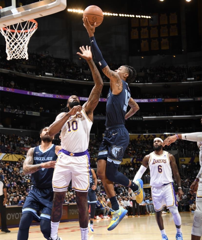 奶豆妈|37分,40分!完爆威少,差点让老詹吃瘪,老实说,欧文确实不如你