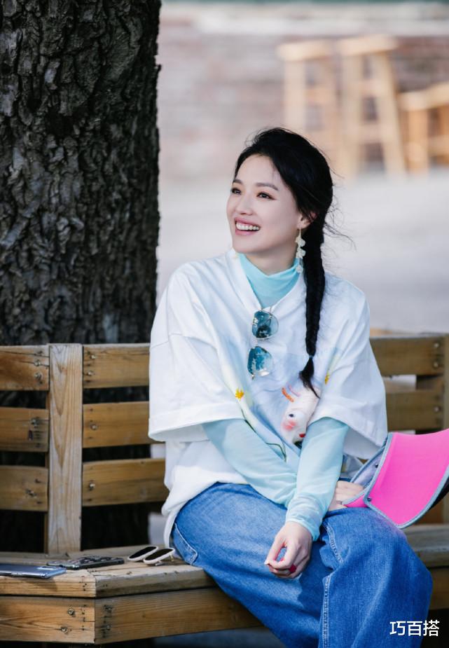 巧百搭|别再只穿T恤衫了！建议尝试“叠穿”T恤，高级又洋气