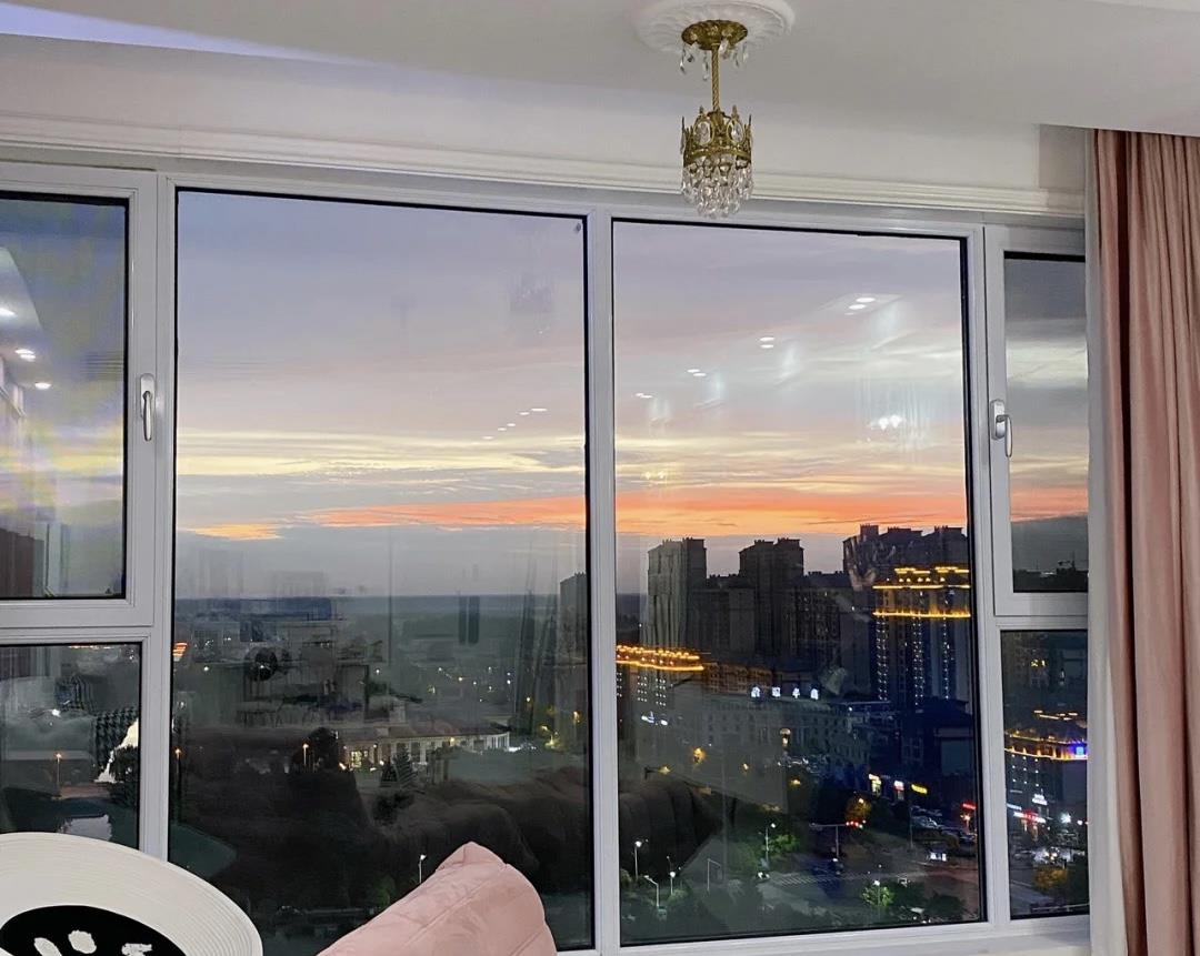 女主128㎡新居,色彩碰撞带来的新颖浪漫体验,引得上万网友收藏