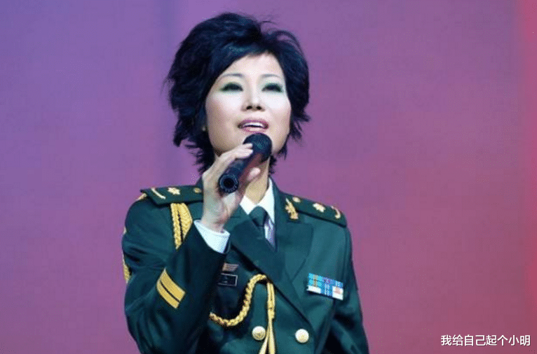 春晚|董文华被老公宠成宝,而同为春晚歌手的她,却不幸英年早逝