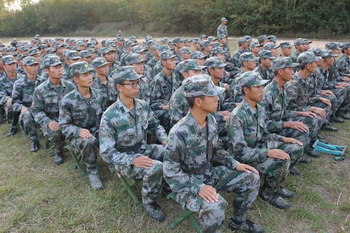 |在军营里被称为首长的军官都是什么级别？退役老兵来告诉你