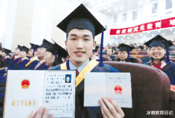 实习期|来自985硕士的无奈：快30岁了，工资才4700元，要不要考公务员？