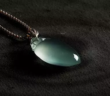 翡翠|价值1500万的翡翠，究竟长什么样？