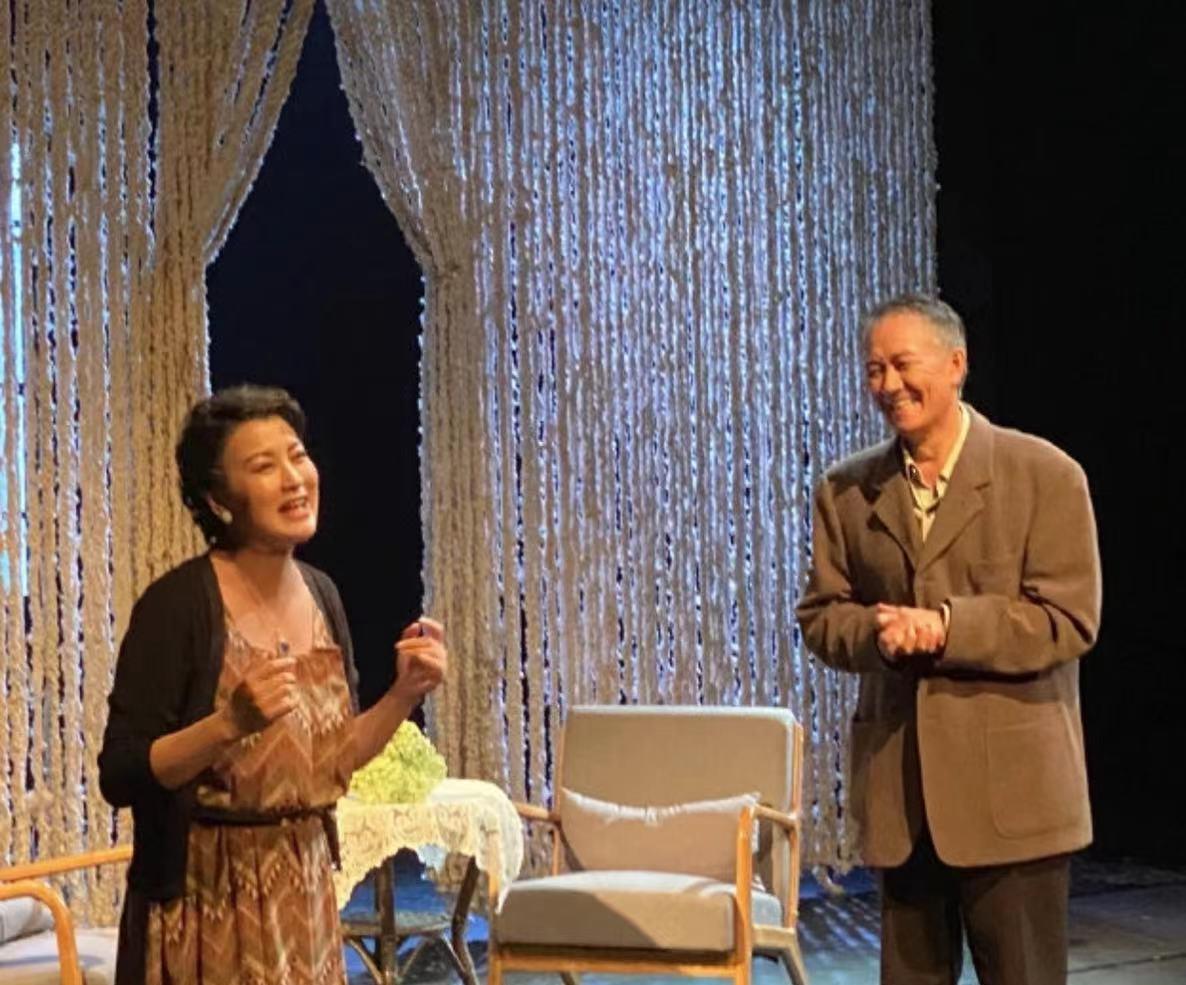 林生斌|63岁李幼斌与小13岁二婚妻子罕同框，网友：50岁的史兰芽好漂亮