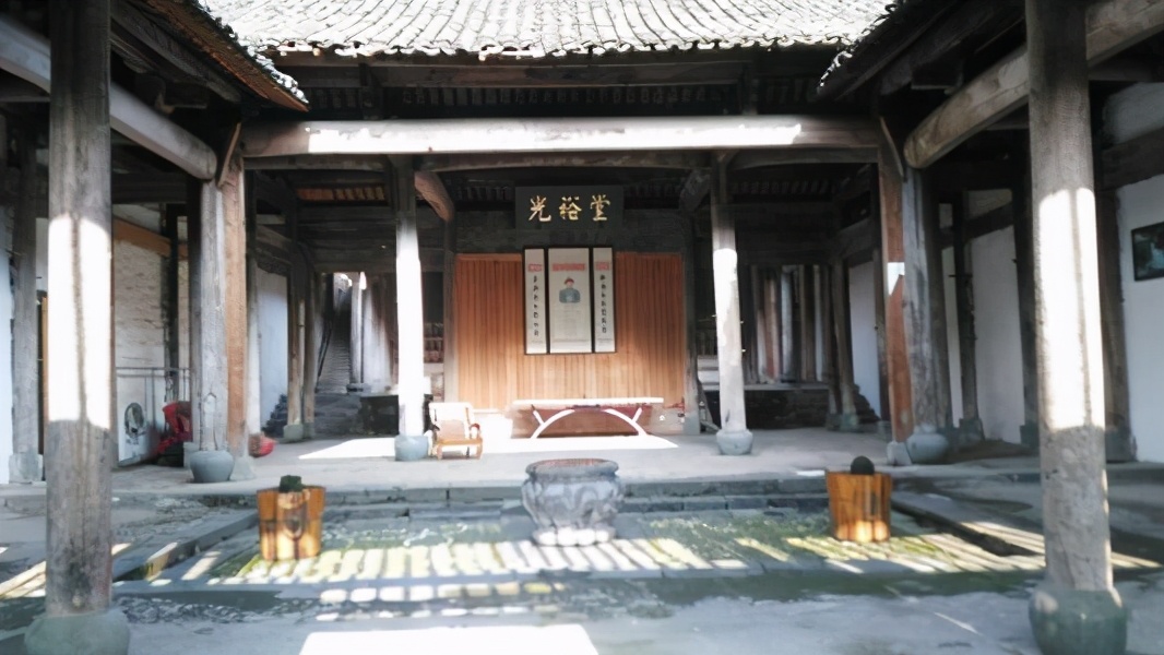 雕刻|尚阳村的光裕堂梁柱上雕刻一个木球，竟600年不落尘，为什么呢