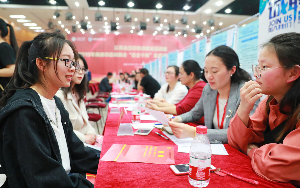招聘|又一个“铁饭碗”工作招聘了，平均年薪可达18万，大专生也有机会