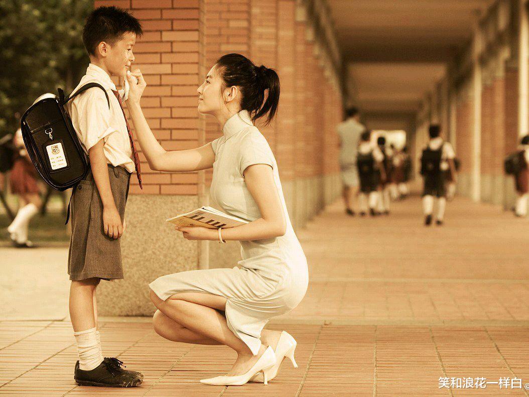 笑和浪花一样白|张雨绮和小8岁男友官宣恋情，网友调侃：眼光变好终于不再是大叔