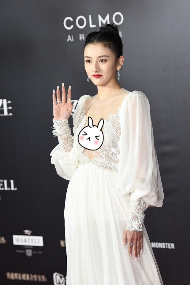 宋祖儿|宋祖儿真是长大了,穿的裙子太成熟,连明星都不一定敢穿