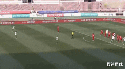 国足|世预赛3-2爆冷，国足又1对手输了！他们6分钟崩盘：连丢2球+染红