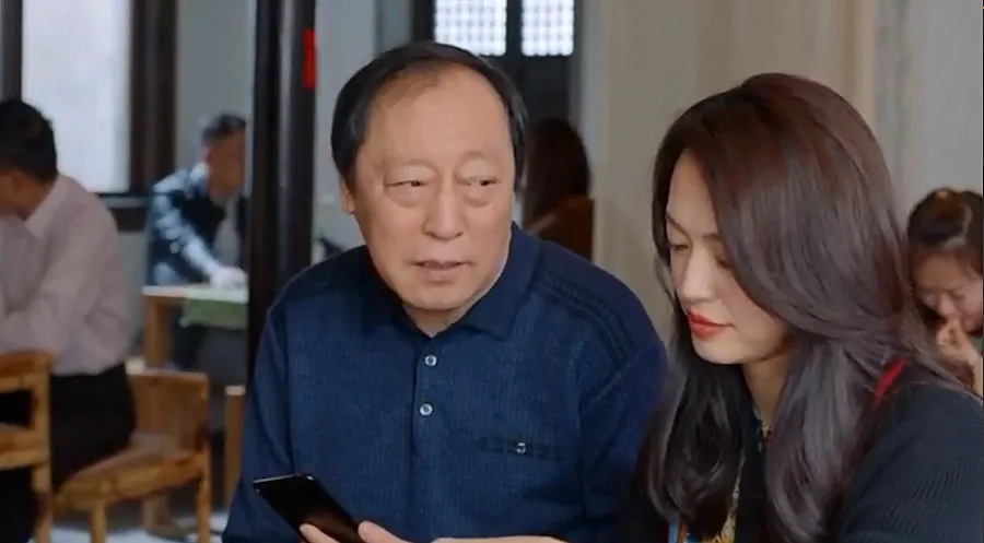 谢娜|40岁谢娜复出一句话遭全网攻击，网友：你怎么对得起张杰？