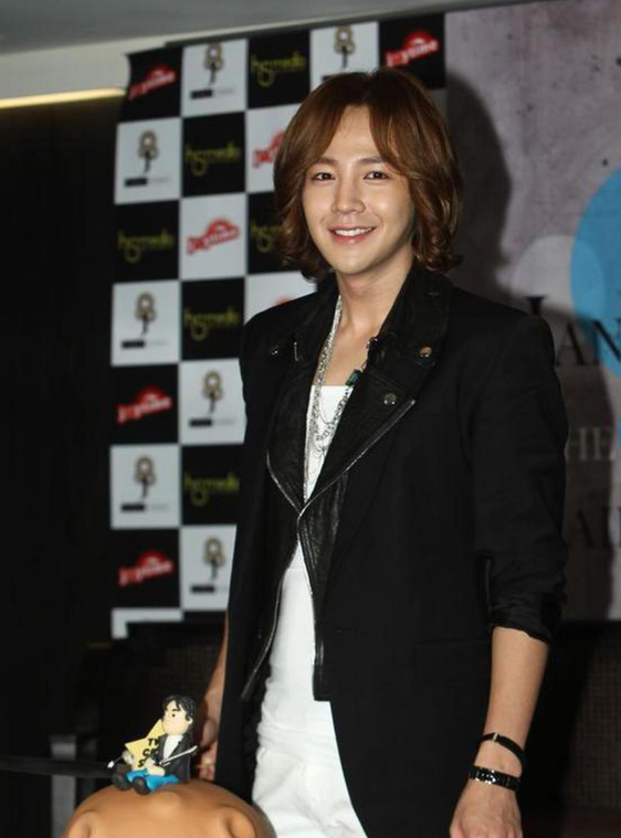 |34岁张根硕减肥成功，甩掉多余“赘肉”，重回颜值巅峰