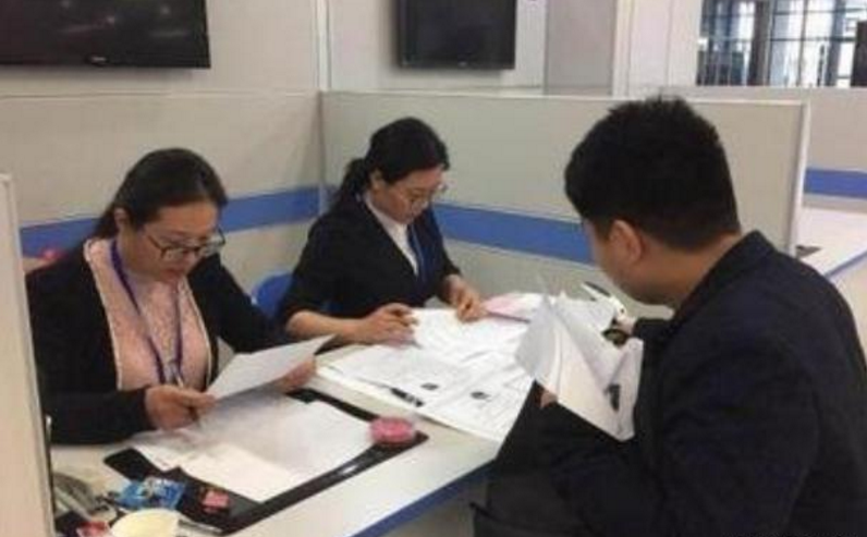 大树说教育|外祖父有“污点”,学生公务员政审未通过,如此连坐真的公平吗?