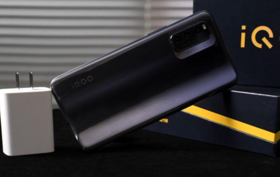 重庆|Redmi K40与iQOO Neo5 活力版双双降价，该如何选择？