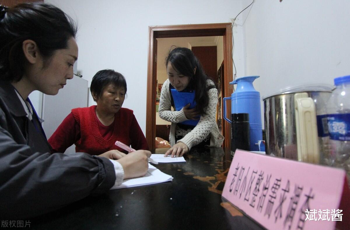 购房置业|为什么很多人专门去买老旧小区的顶楼？