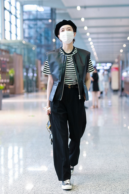 生活赋予情感|关晓彤的人缘还挺好的,就算和江疏影差了9岁,也能成为好朋友