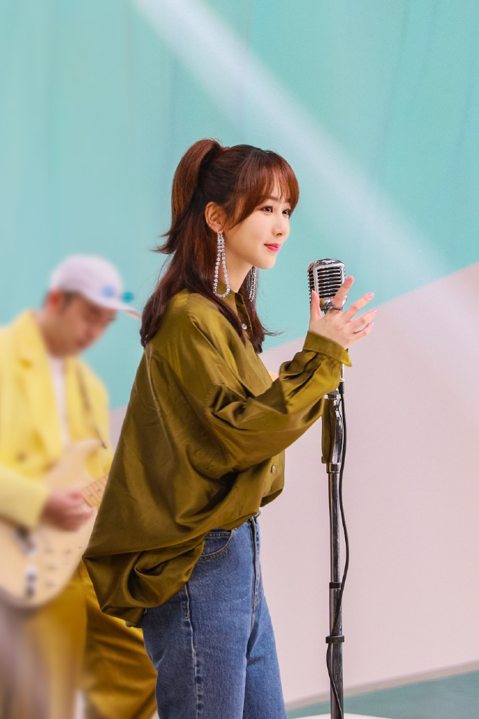 好物官|杨紫新照头发变长，身材瘦回《香蜜》，自称是小学呼啦圈冠军