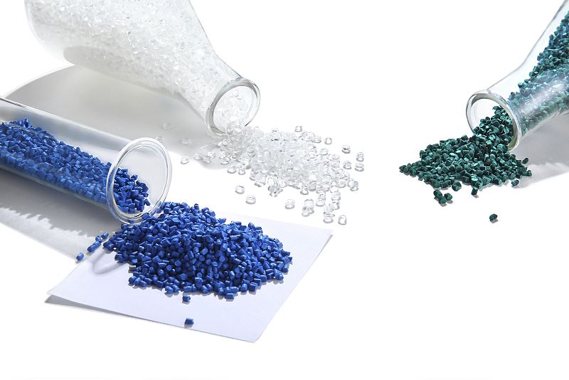 深圳特区报读特客户端 纸吸管遭吐槽“在嘴里就降解”，央媒：要自备一颗环保的心