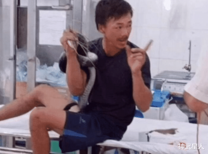 神武星人|“蛇：大家别慌，是我报的警！”哈哈哈哈，大哥可真是个狠人啊！