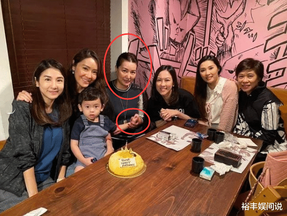 黄纪莹|黄纪莹已结婚生子？抱一男孩尽显母爱，曾被传因古天乐退出娱乐圈