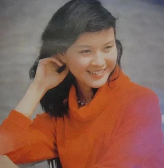 屠洪刚|同父不同命！屠洪刚前妻去世后，继子和亲儿子天差地别