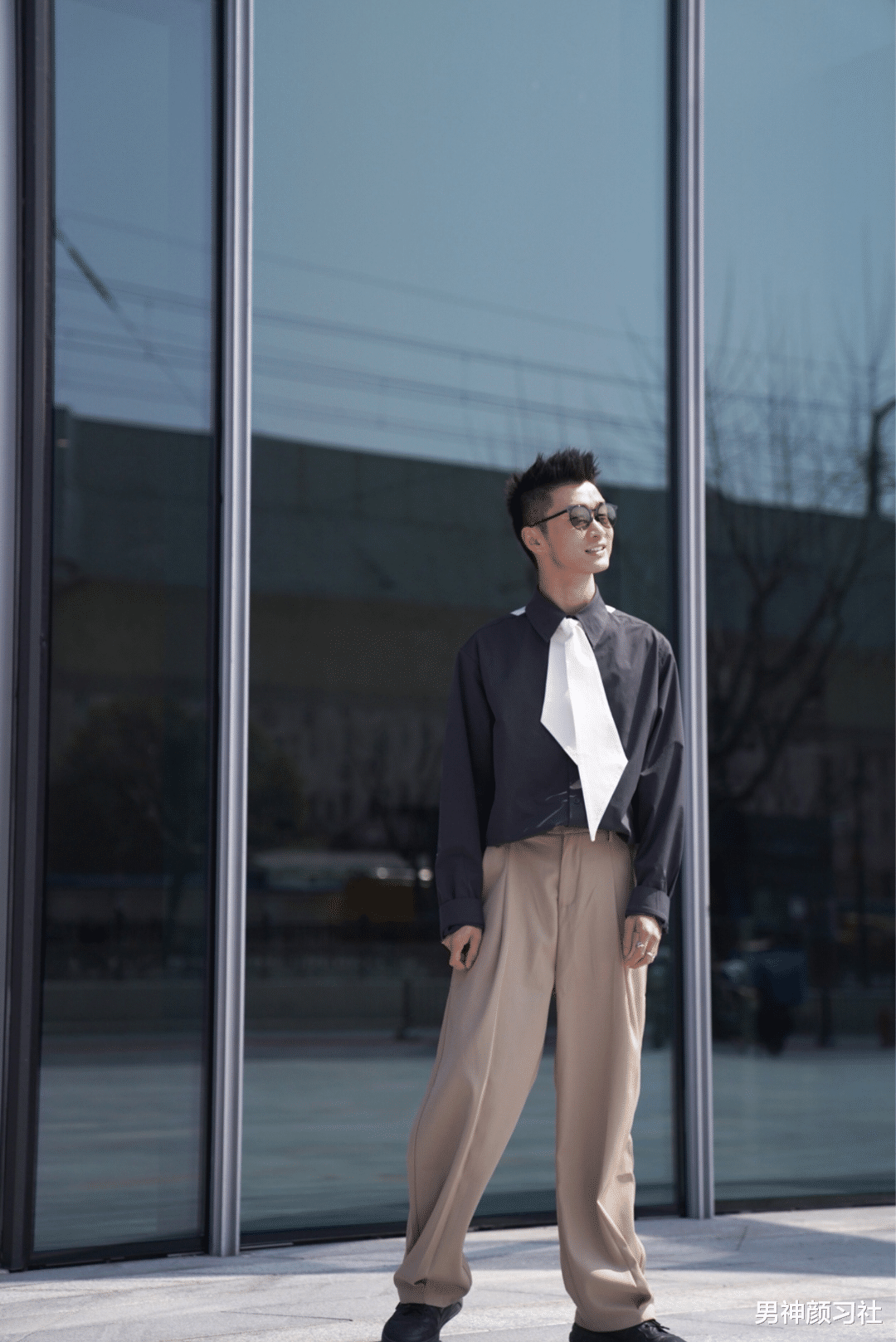 男神颜习社 男生版丨层次感+暖色系，秋日里让人怦然心动的穿衣方式