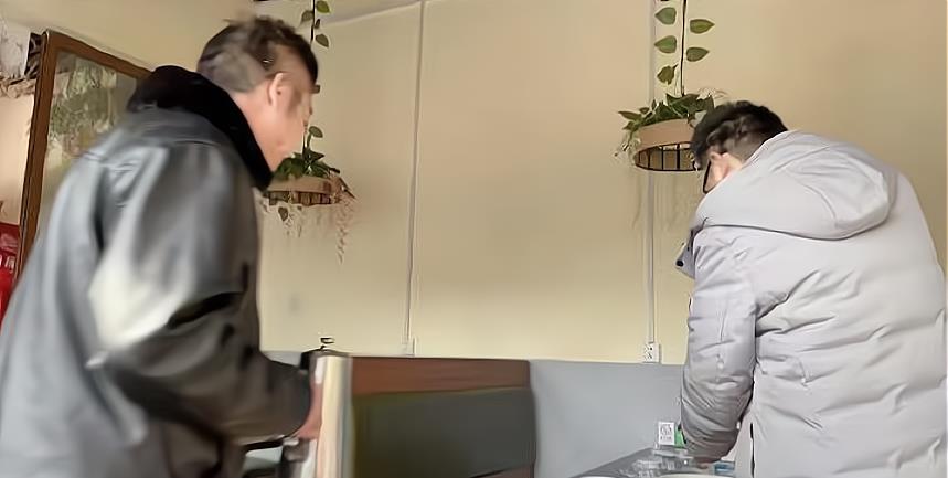 许敏|姚威和许敏开心聚餐，奇奇依偎在许妈怀里，田静：有意义的午餐