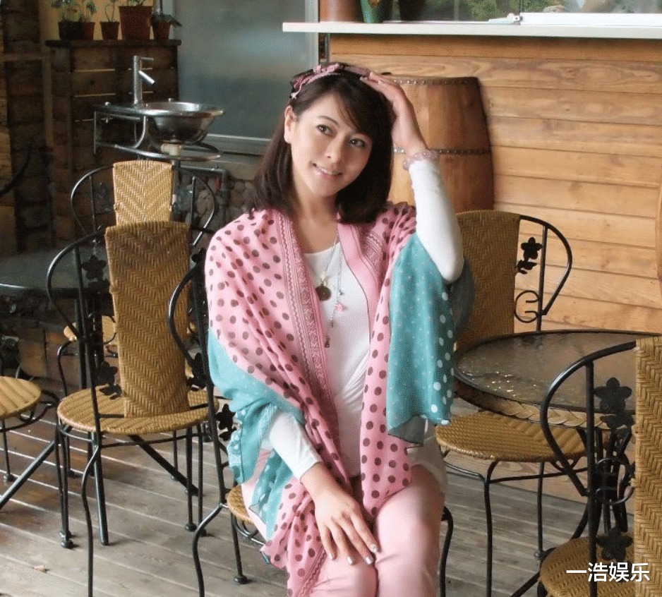 秦海璐|执着蹭热度几十年，李婷宜开直播再次哭诉，可惜，林心如没热度了