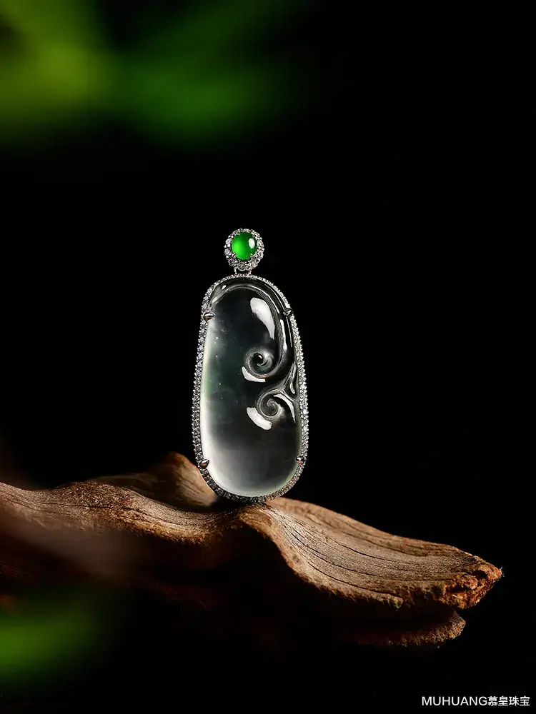 冰种翡翠|惊蛰，惊动百花争艳，且看翡翠缤纷的美。