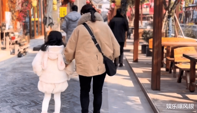 奇奇|田静更动态，祖孙三代步伐“神”同步，暗示不用太久就能齐聚九江