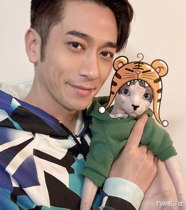 吴卓羲|吴卓羲低调现身绯闻女友跨年节目,面对镜头大赞对方好声音