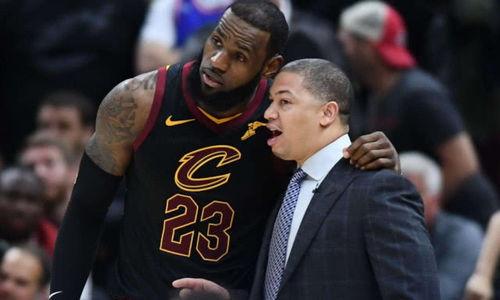 评影的萍影|如果2年后詹姆斯离开湖人，他还会被其他球队哄抢吗？