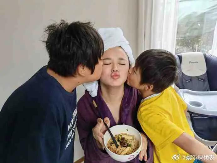 加菲猫说时尚 邹市明为老婆举办世纪生日趴！当众热吻撒狗粮，明星多到数不过来