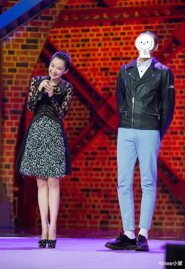 Ainee小屋 许晴状态保养得好，穿蕾丝装透白嫩肤色，真该加个外套遮一遮