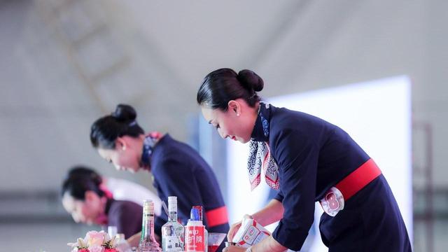 秋天的大冬天 空姐为什么在下飞机后，都要去酒店而不是回家？看完感觉好心酸