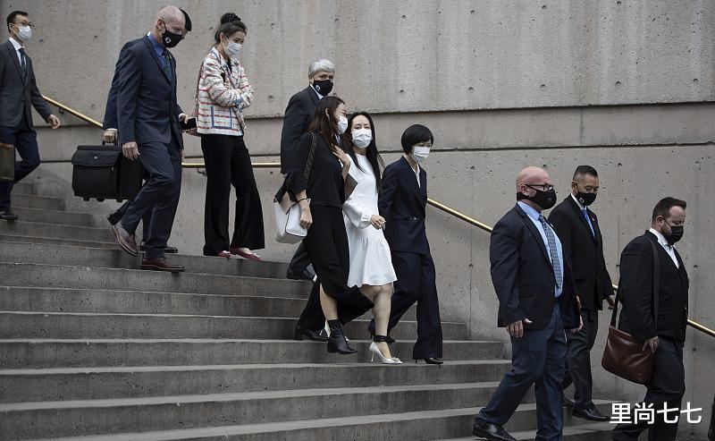 孟晚舟|孟晚舟今晚结案!首次穿男友风西装罕见翻车,表情凝重没了笑容