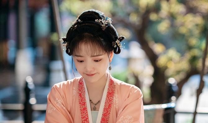 木木尔小倩|现代装只能演“草根”，古装却灵得令人“心碎”，她是头一个