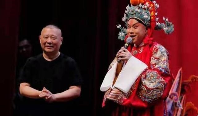 京剧|郭德纲对京剧的传播被众多名家认可，靠综艺捞金的王珮瑜无话可说