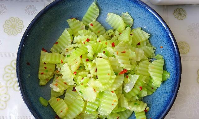 莴笋|这季节这菜一定不要错过，清脆又爽口，全家都爱吃哦